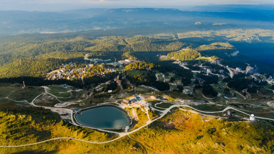 Panoramski pogled na Jahorinu tokom ljeta